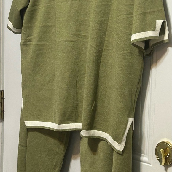 Women's Olive Lounge Wear Set with White Trim size larg - Picture 2 of 9